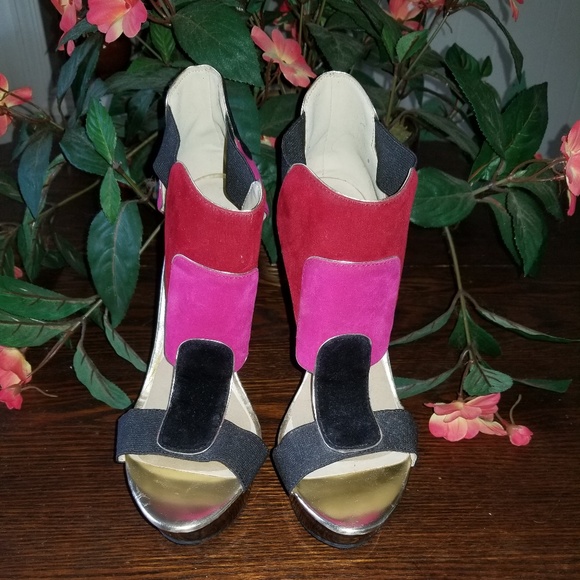 Trendy tri-color heels! - Picture 1 of 5